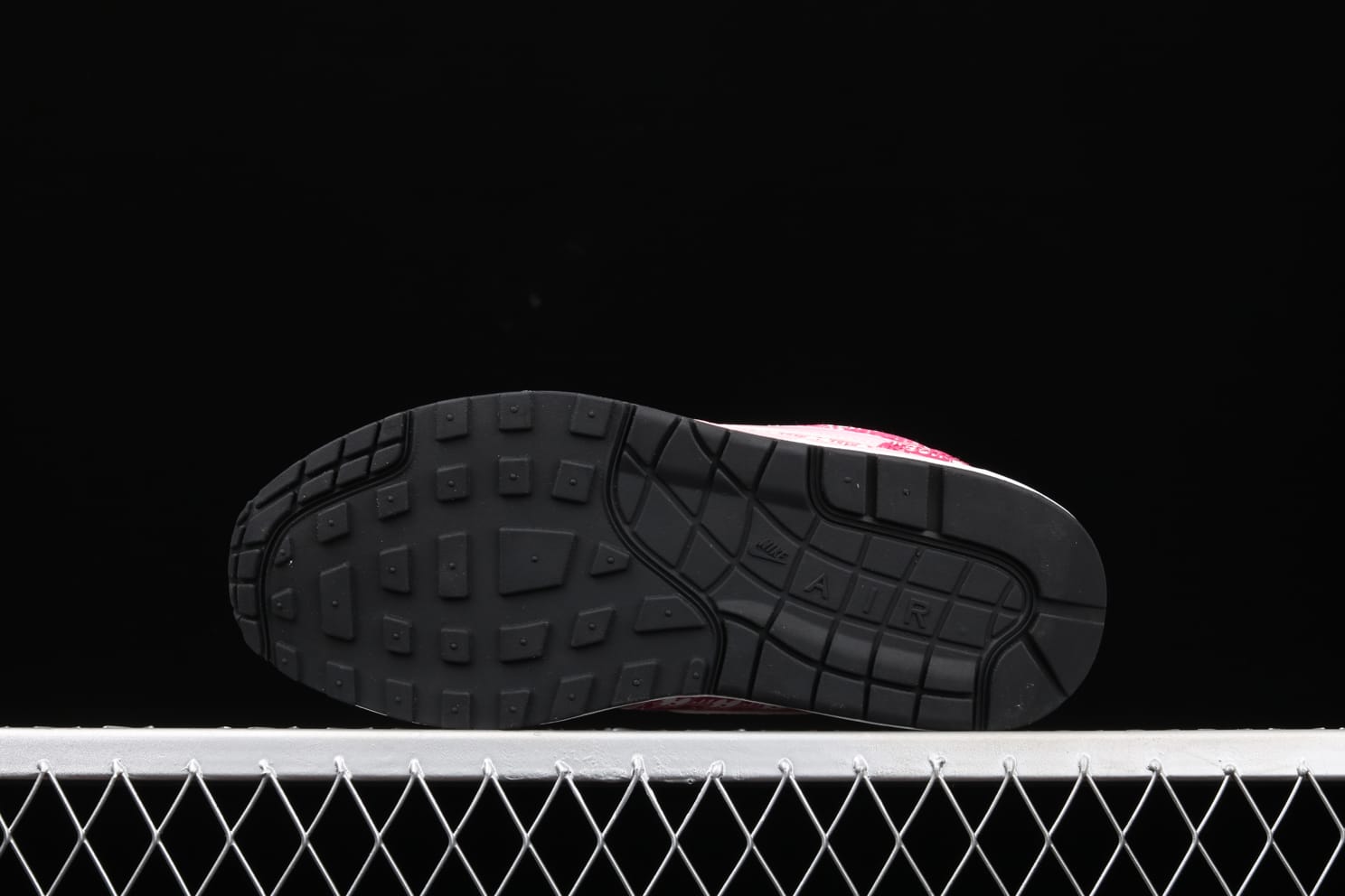 Nike-Air-Max-1-Strawberry-Lemonade-2020-3