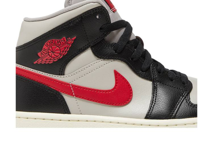 Кроссовки Wmns Air Jordan 1 Mid 'Black College Grey'