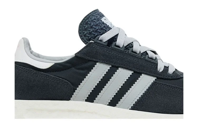 Krossovki-adidas-Wmns-Retropy-E5-Carbon-1