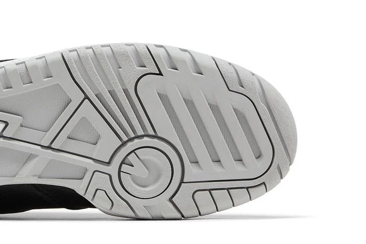 Krossovki-New-Balance-650R-Black-Magnet-4