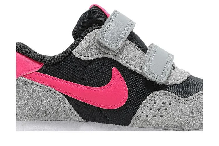 Krossovki-Nike-MD-Valiant-TD-Dark-Smoke-Grey-Fuchsia-Glow-1
