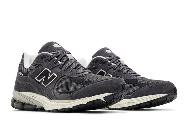 Krossovki-New-Balance-2002R-Monochrome-Suede-Pack-Grey-7
