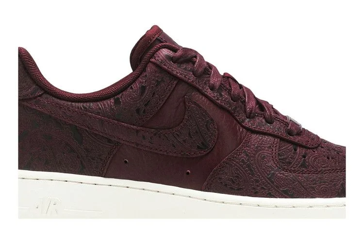 Krossovki-Nike-Wmns-Air-Force-1-07-Premium-Essential-Paisley-Pack-1