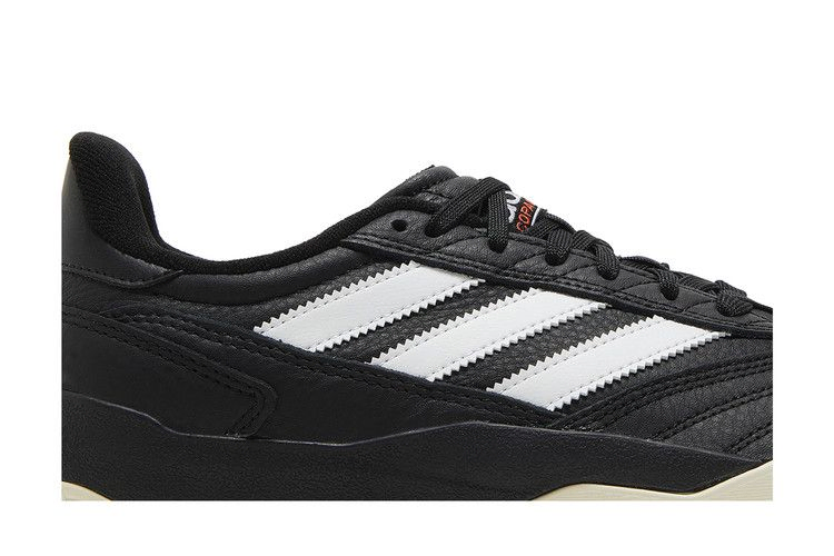 copa-nationale-black-white-fy0498_01