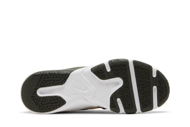 Кроссовки Nike Legend Essential 2 'Cargo Khaki Safety Orange'