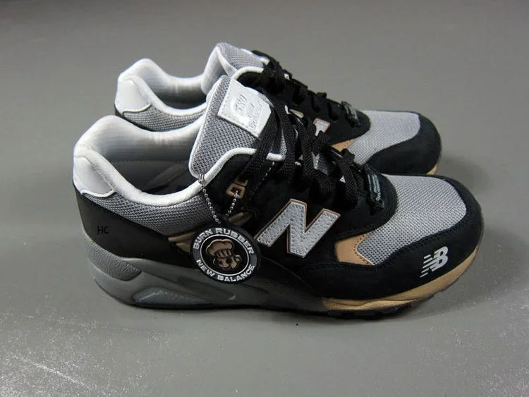Krossovki-Burn-Rubber-x-New-Balance-MT580-White-Collar-3