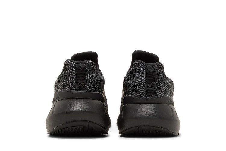 swift-run-22-big-kid-black-gw8166_05