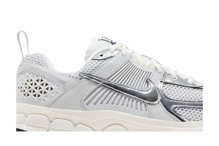 Krossovki-Nike-Vomero-5-GS-Photon-Dust-Chrome-1