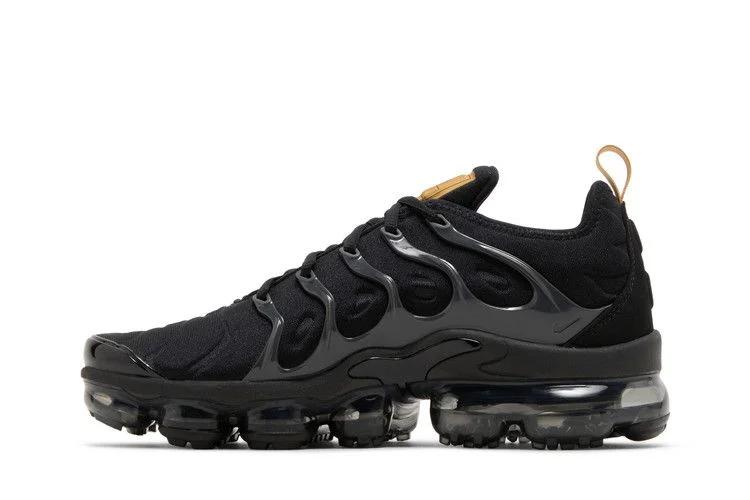 Кроссовки Nike Air VaporMax Plus 'Black Metallic Gold'