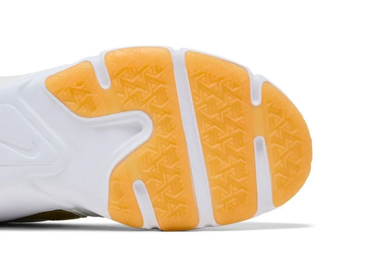 Krossovki-Nike-Wmns-Legend-Essential-2-Platinum-Tint-Metallic-Gold-Star-4