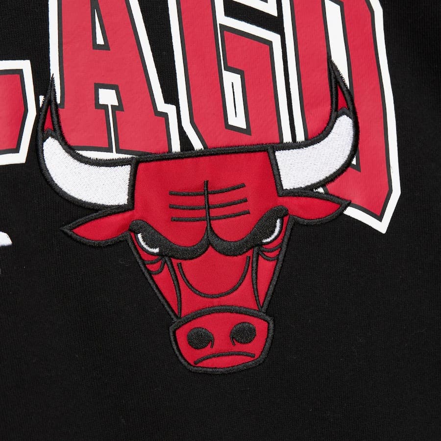 Худи Mitchell & Ness Black Chicago Bulls Snow Washed Fleece Pullover Hoodie