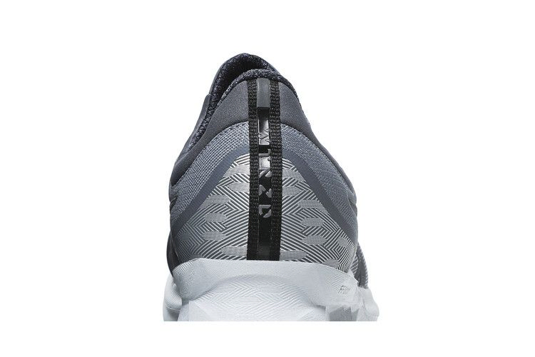 Кроссовки ASICS Novablast 'Metropolis'