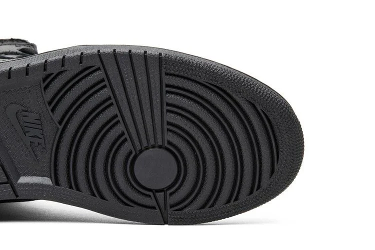 Кроссовки Air Jordan 1 Retro High OG 'Triple Black'
