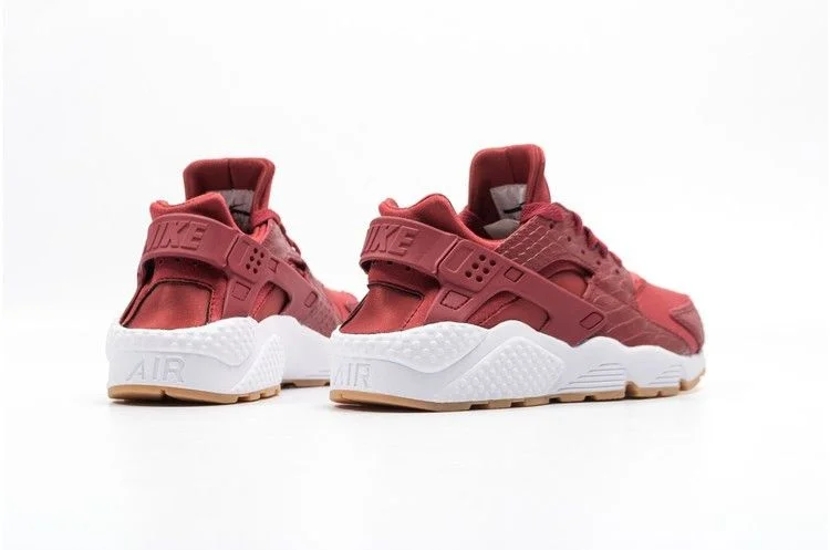Krossovki-Nike-Wmns-Air-Huarache-Run-SE-3
