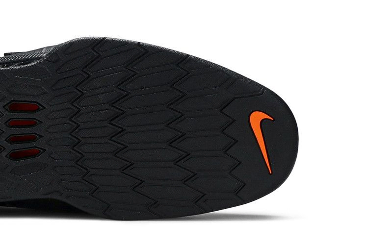 romaleos-3-triple-black-852933-004_04