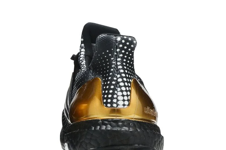 Кроссовки Patrick Mahomes x adidas UltraBoost DNA 'Black Gold'