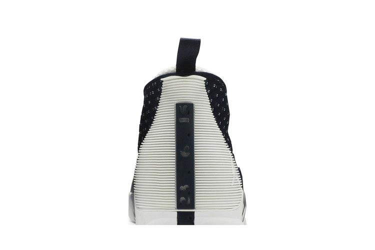 air-jordan-15-retro-obsidian-2017-881429-400_06