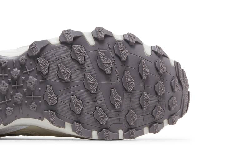 hyperturf-adventure-trace-grey-beige-hq4313_04