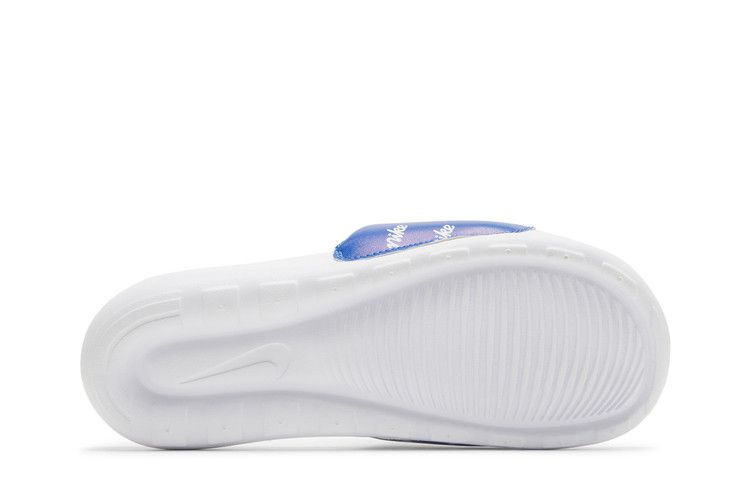victori-one-printed-slide-all-over-nike-print-cn9678-400_03