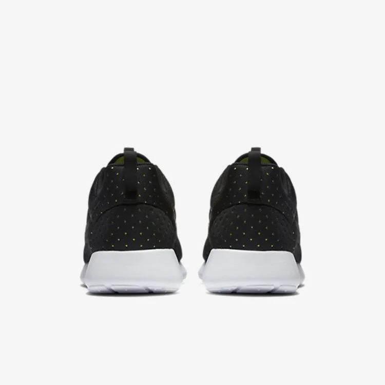 Krossovki-Nike-Roshe-One-SE-3