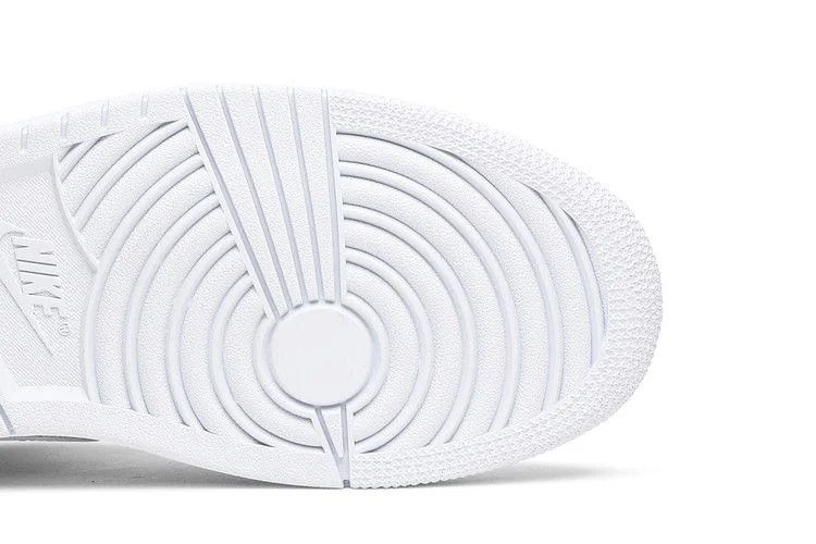 Кроссовки Wmns Air Jordan 1 Mid 'Triple White Patent'