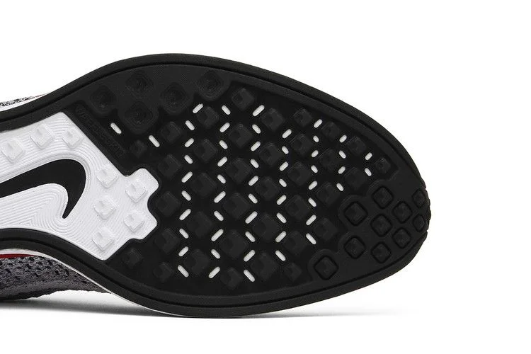 Krossovki-Nike-Flyknit-Racer-No-Parking-4