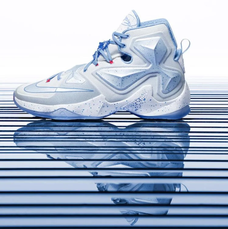 Krossovki-Nike-LeBron-13-Christmas-1