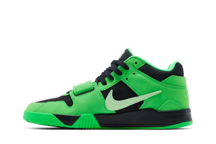 travis-scott-x-jordan-jumpman-jack-tr-green-spark-im9113-300_3