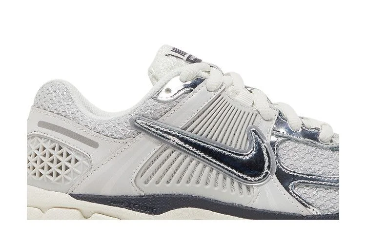 Кроссовки Nike Wmns Air Zoom Vomero 5 'Photon Dust Metallic Silver'