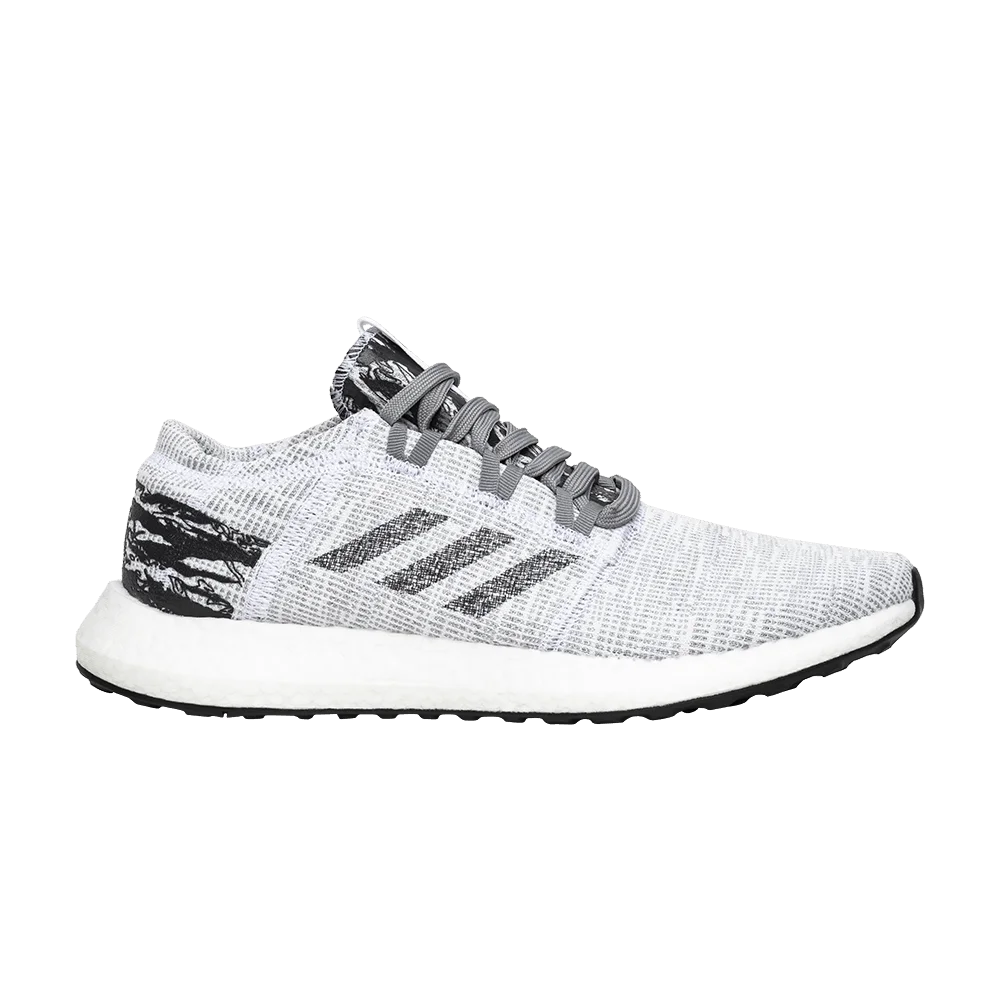 Krossovki-Undefeated-x-adidas-PureBoost-LTD-Shift-Grey