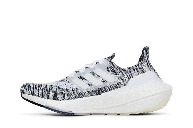 wmns-ultraboost-21-white-black-gv7712_02