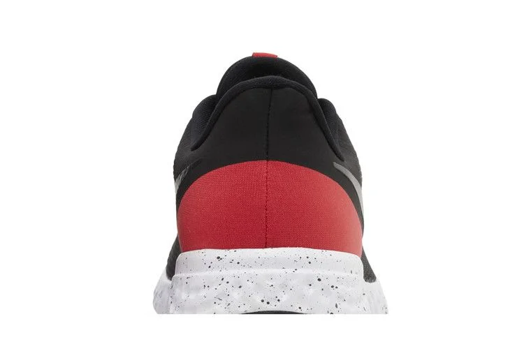 Krossovki-Nike-Revolution-5-Extra-Wide-Bred-6