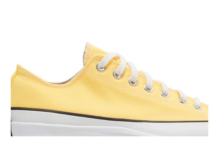 run-star-hike-low-citron-pulse-170778c_01