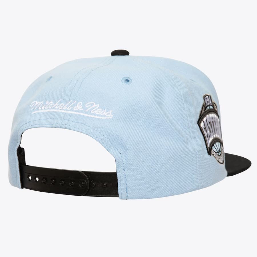Бейсболка Mitchell & Ness Light Blue Chicago Bulls Core IV Snapback Hat