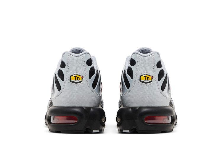 Кроссовки Nike Air Max Plus 'Wolf Grey Picante Red'