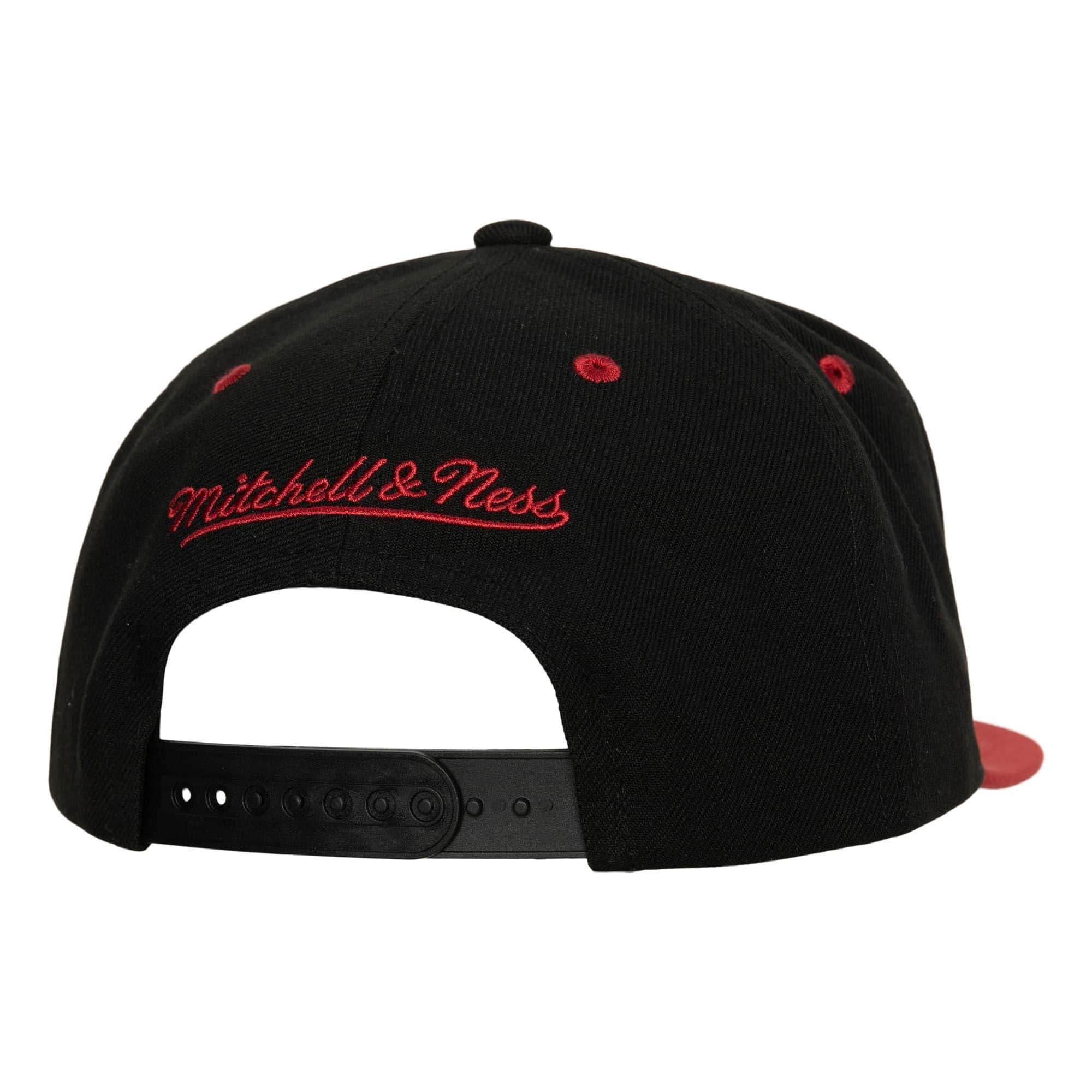 Бейсболка Mitchell & Ness Breakthrough Snapback HWC Philadelphia 76ers