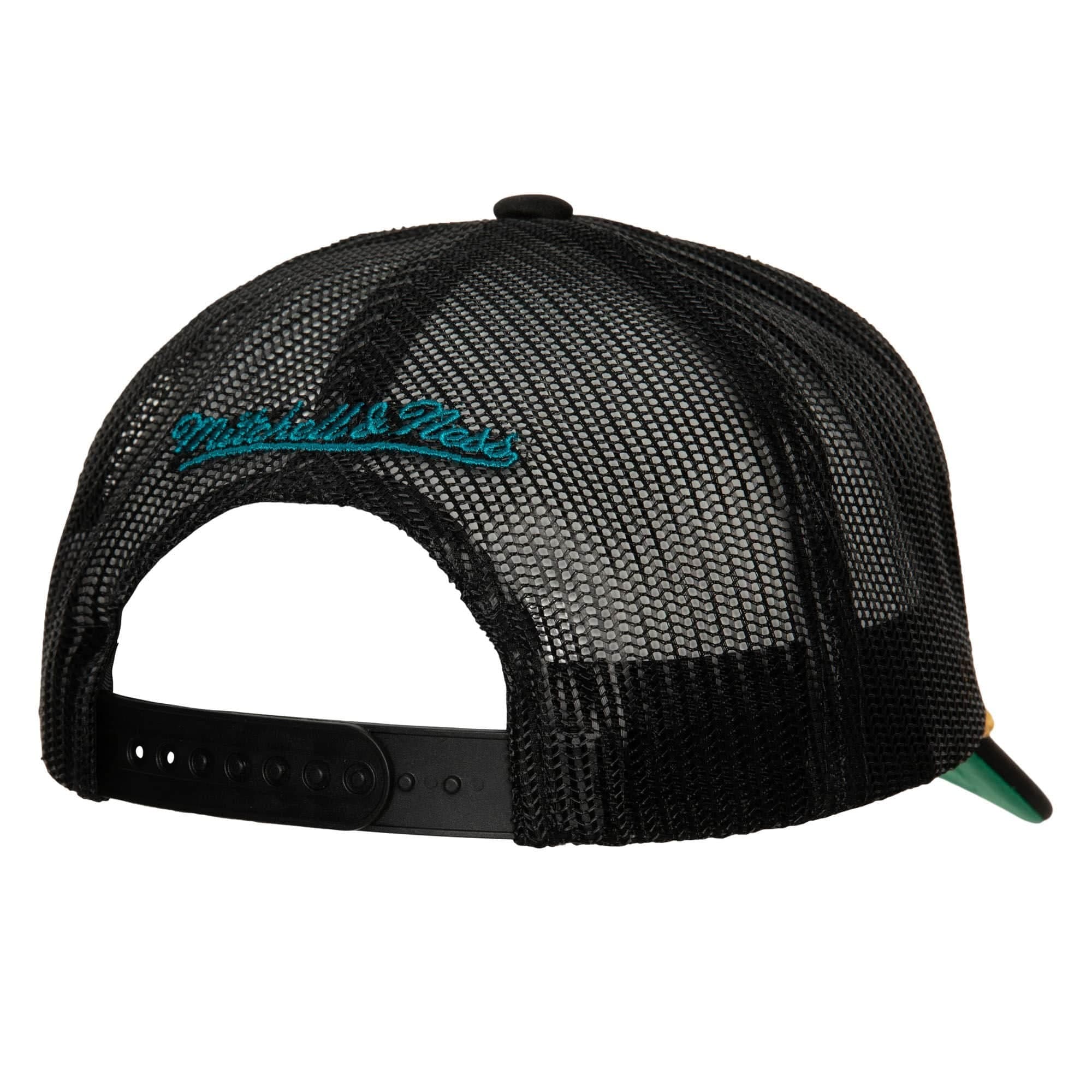 Mitchell-Ness-Gold-Leaf-Trucker-HWC-Charlotte-Hornets-Hat-1