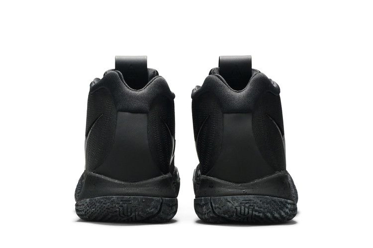 kyrie-4-blackout-943806-008_05