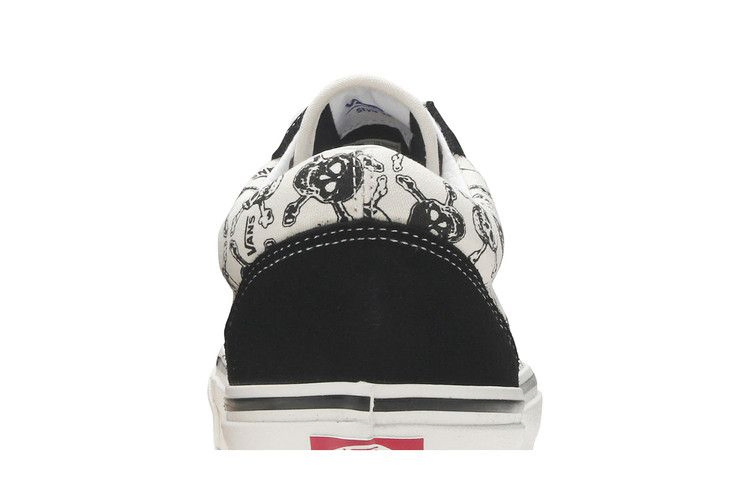 old-skool-36-dx-skulls-black-white-vn0a38g2x7y_06