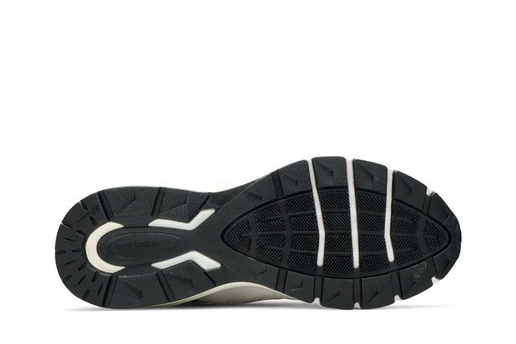 990v5-made-in-usa-nimbus-cloud-silver-m990na5_03
