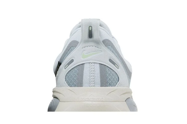 Кроссовки Nike Vomero 18 GORE-TEX Reflective 'Pure Platinum Metallic Silver'