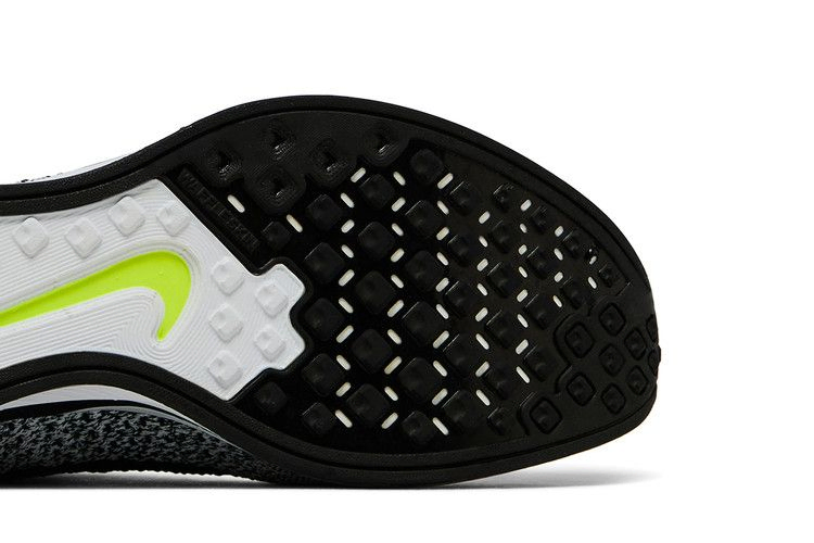 fly-knit-racer-526628-101_04