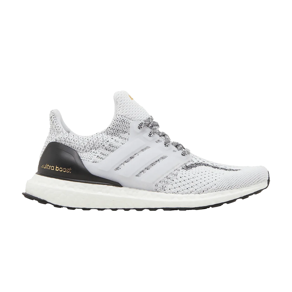 Krossovki-Adidas-Wmns-UltraBoost-5-DNA-White-Black