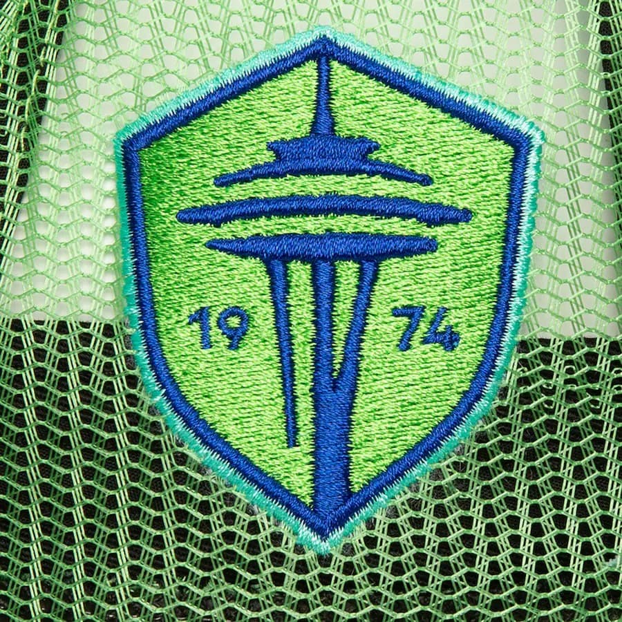 Бейсболка Mitchell & Ness Green Seattle Sounders FC Day 4 Snapback Hat
