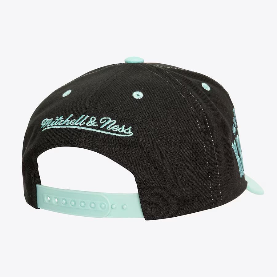 Бейсболка Mitchell & Ness Black Seattle Kraken Overbite Pro Snapback Hat