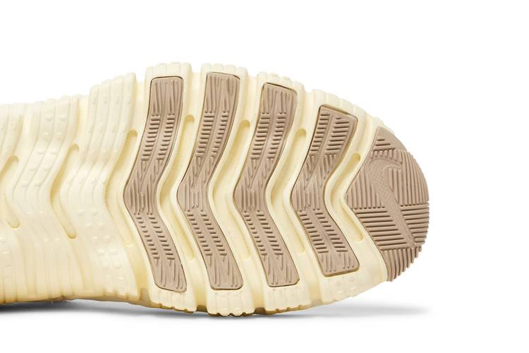 Кроссовки Nike Wmns Free Metcon 5 'Sail Sanddrift'