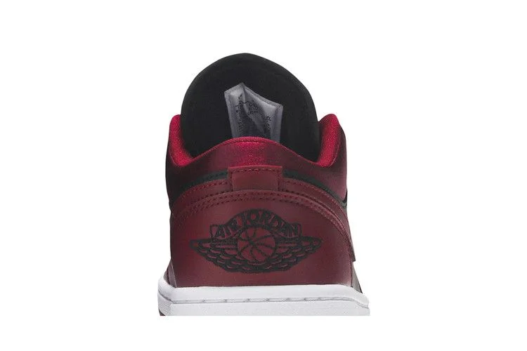 Кроссовки Wmns Air Jordan 1 Low SE 'Dark Beetroot'