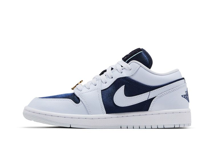 Кроссовки Wmns Air Jordan 1 Low SE 'Midnight Navy Gold Charms'