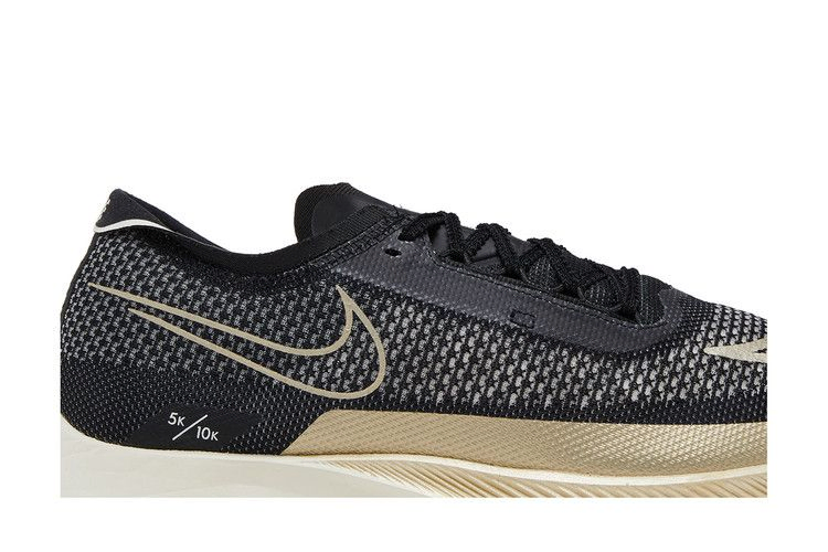 Кроссовки Nike ZoomX Streakfly 'Black Metallic Gold Grain'