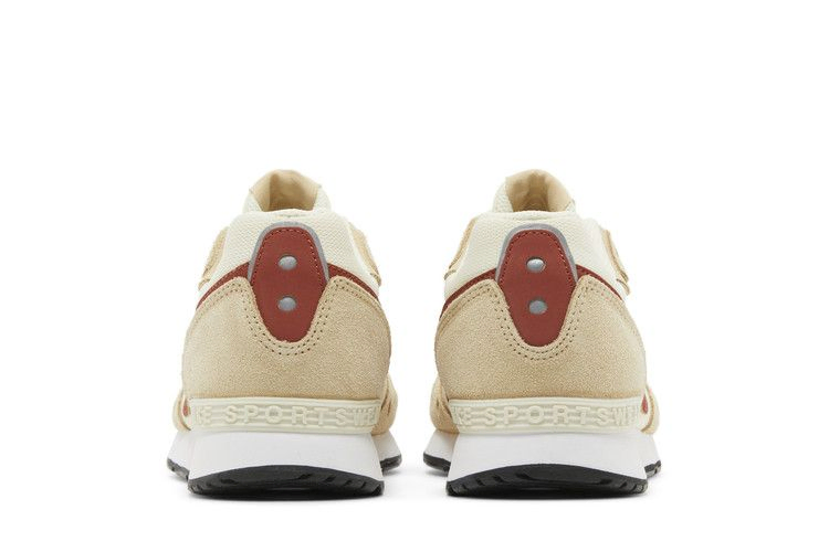 Кроссовки Nike Wmns Venture Runner 'Coconut Milk Rugged Orange'